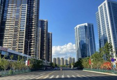  日前，南昌市委书记吴晓军视察部分专业市场时指出，要大力推动市场管理升级、业态升级、发展升级，与时俱进为南昌商贸繁荣发展注入新活力