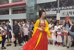 温馨提示：千万消费券在整个10月均可使用，品牌展销月周周都有新亮点。欢迎关注洪城大市场官方资讯号，更多精彩等着你！