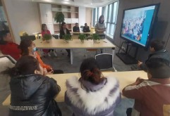 “现场最好要播放音乐”、“长薪集市中间的大片空地可以放上儿童游乐设施”……