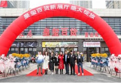 如今的“玫瑰缘”产品已经拓展到床上用品，在新市场7号馆有装修得美观大气的店面