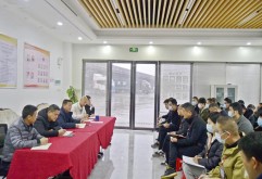 做好交接班工作；同时加强巡查园区，保障园区财产安全，若发现问题，必须报告带班领导并采取有效处理措施。