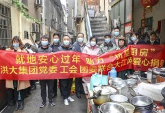     在大江网，和闻讯而来的南昌电视台、南昌新闻广播等媒体的镜头前，