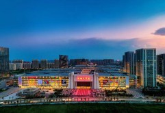 我们只争朝夕，不负韶华