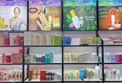 新洪大2号馆2楼 女神爱用好物种类繁多