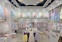 店内春季、夏季童装都有，宝宝上衣甄选舒适全