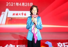 4月28日晚，“南昌市洪城大市场妇女联合会成立揭牌暨新洪大最美巾帼之花颁奖典礼”