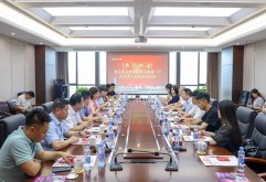 6月8日下午，集团党委书记余小玲、总经理陈立群热情接待意法商业集团董事长徐斌一行，双方就业务合作、商户服务、组织共建等方面进行了深入交流。