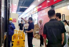 6月9日，为进一步加强物业服务人员和广大商户的电梯困人解救意识，提高电梯管理人员电梯故障突发事件的应变处置能力，由物业工程部牵头，协同南昌县市场监督管理局及相关管理部门与电梯维保单位一道，开展了一次双梯困人事故应急救援演练活动。