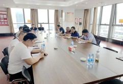 物业公司于6月24、25日在C1写字楼17楼大会议室组织召开安全生产工作专项部署会议，对市场前期消防、工程管理方面存在的各项问题及不足进行总结性梳理，并形成下一步针对性的整改举措和完善计划。