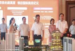 7月2日下午，南昌市委常委、副市长肖云调研新洪城大市场。南昌县政府县长、小蓝经开区管委会主任陈翔，市政府秘书长黄小华，市商务局局长陈建军，县政府副县长万向阳等政府相关部门领导，集团董事长刘如强、党委书记余小玲、总经理陈立群等集团高管陪同。