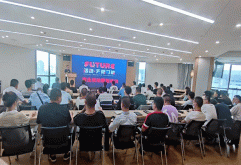  在新市场开业运营即将迎来一周年之际，为让集团商业运营管理人员更好地掌握商业活动策划技巧，提升商业营销能力，增强运营管理能力，8月4日，集团在C1培训中心开展了商业活动策划培训，来自集团总部及下属各商管公司的商业运营管理及企划相关人员共80余人参加了此次培训，本次培训由集团内训师主讲。