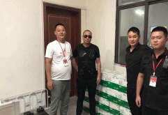 8月7日，洪大商会创业分会组织慰问在高温中坚守岗位的洪城大市场安保和保洁人员，为他们送去了百余箱矿泉水，感谢他们不忘初心，不畏酷暑，坚守在各自的工作岗位，一丝不苟、兢兢业业，努力维护市场安全秩序，维护市场优质清洁环境。