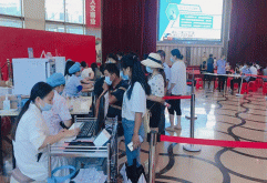 新洪大展示中心临时疫苗接种点，赢得一致好评！