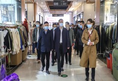    日前，南昌市成功入列全国商品市场优化升级20个试点城市。为切实推进相关工作有序开展，11月10日上午，市商务局副局长胡足卿、四级调研员陶东铭一行来访，调研洪城大市场优化升级专项工作。南昌县商务局副局长王燕，集团监事长刘向飞、党委副书记王跃军、副总经理龚林等陪同并座谈。