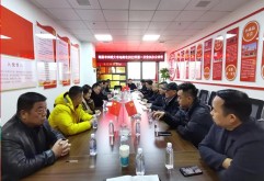 1月5日，正值小寒节气，但在洪大商会会议室里却是春意浓浓。洪大商会班子成员带着对2022年满满的憧憬和信心，齐聚一堂，在新年上班第2天就召开了2022年第一次会长办公会议，商谈商会春节前的工作安排。