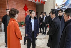        2月15日，元宵佳节，南昌县委常委、副县长万向阳来集团走访，调研企业和市场节后复工复产情况。党委书记余小玲、总经理陈立群，副总经理贾林、余刚等集团高管热情接待。