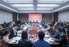        10月9日上午，2023年新洪城大市场商贸单位“升规入统”工作领导小组副组长、南昌县商务局局长王曦婷在集团八楼会议室主持召开了新市场商贸单位“升规入统”工作推进会，宣告新一年度升规入统专项工作正式启动。县统计局和蒋巷、幽兰、塘南等16个乡镇（街道、管委会）代表，集团副总经理、洪城大市场商会会长龚林，股份公司副总经理谢运福，物业公司和昌南物业负责人，以及洪城大市场商会各分会（党支部）主要负责人、联络员参加会议。