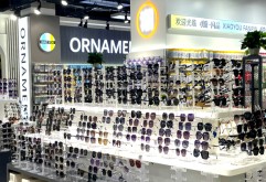 新洪大饰品百货一站式采购 ，每家店没有一上午你逛不完！