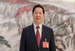 央视网消息 民营经济是高质量发展的重要引擎，商贸产业是联通内外、激活消费的关键纽带。江西省两会之际，江西省人大代表、江西洪大集团董事长刘如强接受采访，围绕“十五五”开局之年江西商贸产业转型升级路径，详解企业以“五大融合”战略引领发展的实践探索，提出针对性政策建议，彰显民营企业家助力江西打造内陆开放型经济新高地的责任与担当。