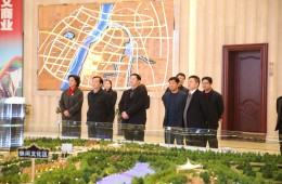 冬雨绵绵，挡不住如火热情。1月6日上午，中国工商银行江西省分行行长倪百祥一行莅临新洪城大市场、洪大集团总部参观考察，集团董事长刘如强、总经理余小玲、监事长姜泓声陪同。