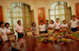 地产公司为受灾员工组织爱心捐款