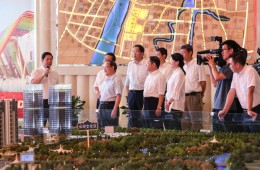 时任江西省委书记鹿心社莅临新洪城大市场视察