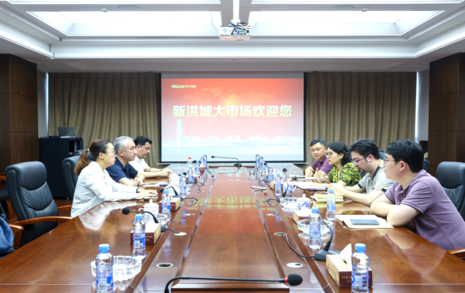 乌兹别克斯坦驻沪总领事到访新洪城大市场，共探中亚经贸合作新机遇