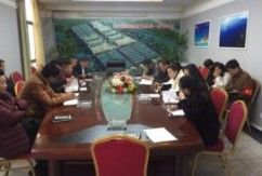 近日,洪大国际酒店用品城全体员工组织开展了加强团队建设、营造风清气正氛围的学习会,深入学习集团下发的《通知》精神。