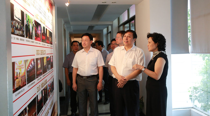 南昌市市政协主席周关视察洪大”三风“党建工作