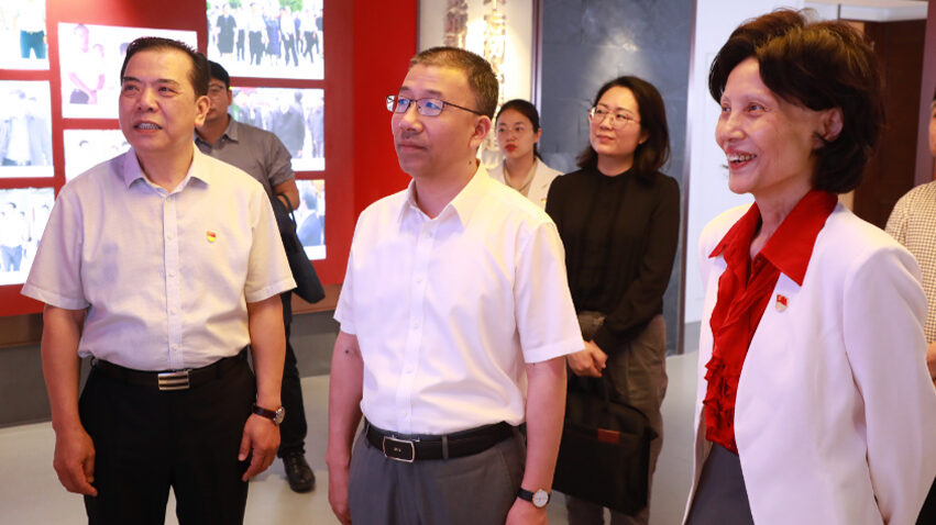 南昌县委常委、组织部部长邬春华一行莅临我司调研指导非公党建工作